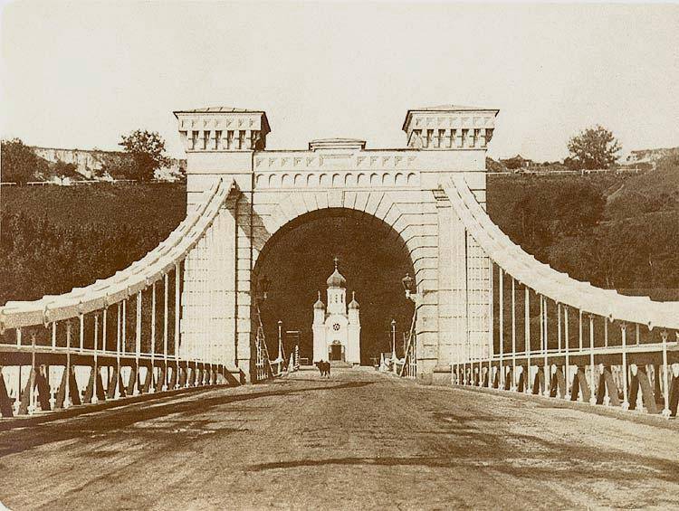 один із київських мостів