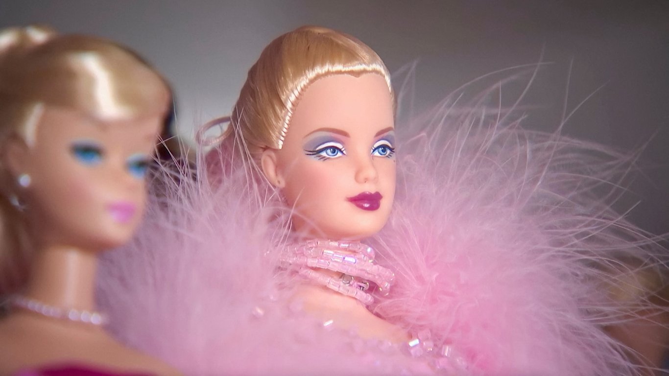 Школьный учитель поразил коллекцией Барби за 20 тысяч долларов | Новини.live