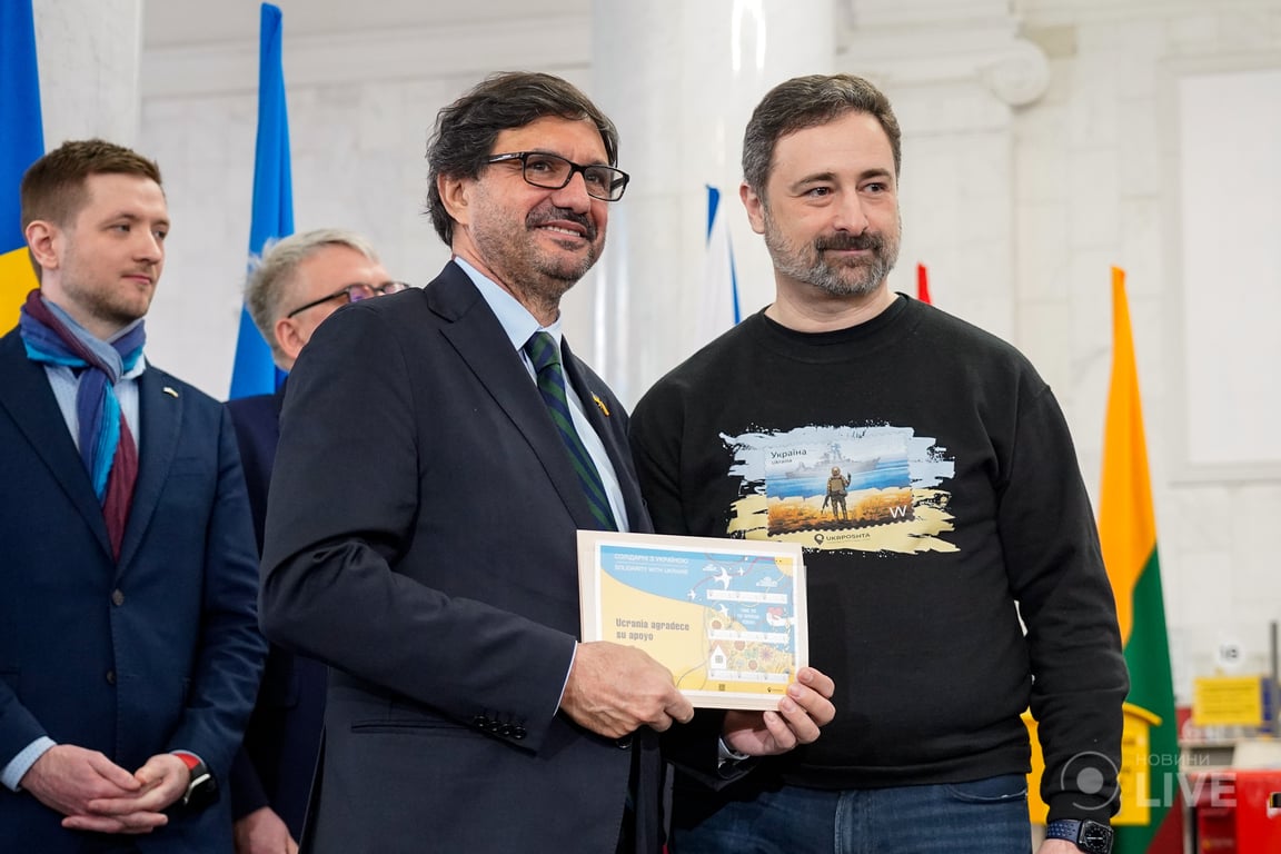 відкриття виставки іноземних поштових марок «Солідарні з Україною»