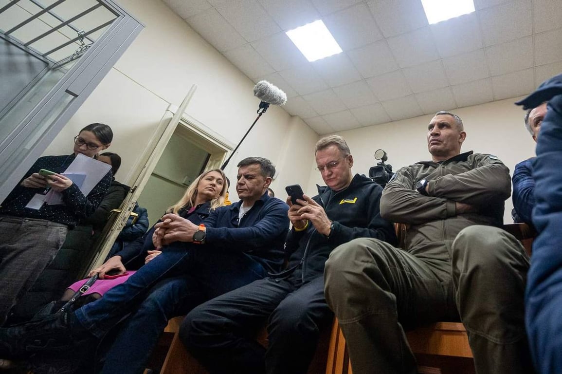 Кличко і садовий в залі суду