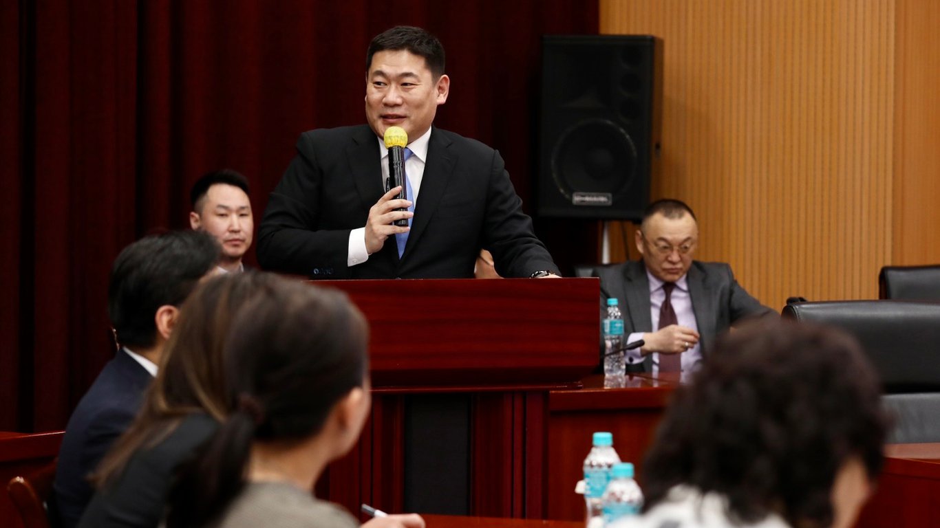 Лувсаннамсраїн Оюун-Ердене