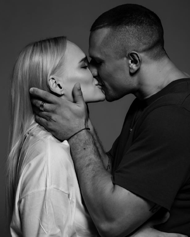 Тарас Цымбалюк романтично поздравил любимую в сказочном Львове - фото 1