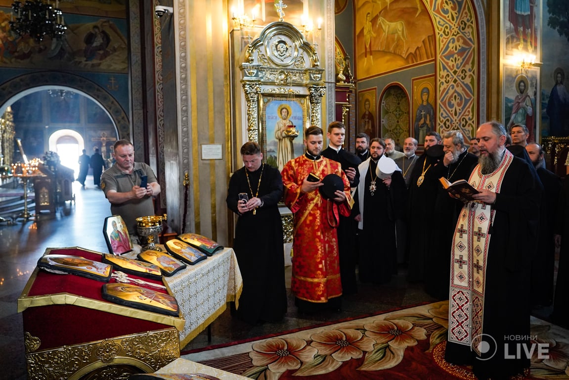 освячення ікон на бронеплитах