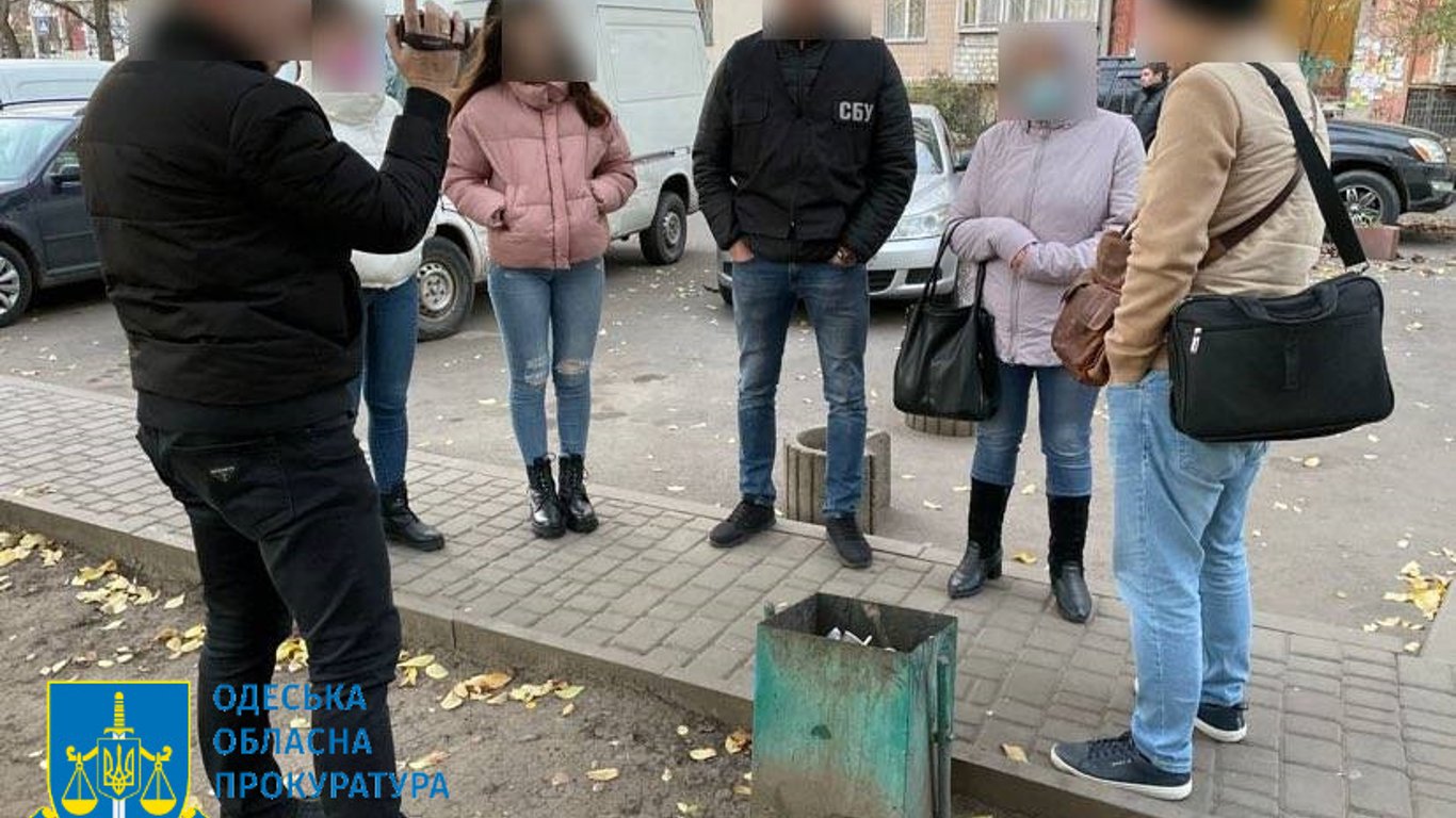 В Одесі засуджено мешканку Хмельниччини за вимагання хабаря - 290x166
