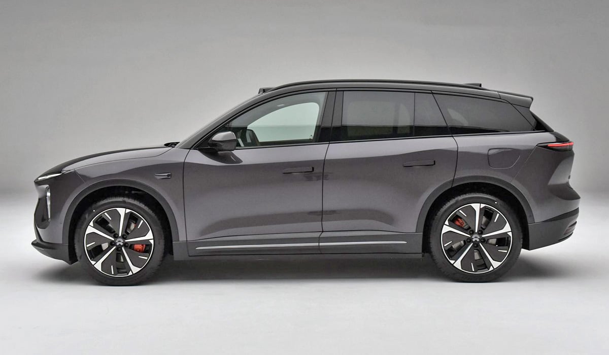 Вид сбоку автомобиля Nio Вид сзади автомобиля Nio Салон автомобиля Nio ES6