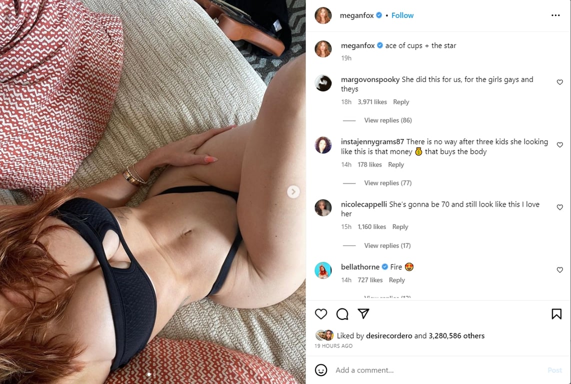 Меган Фокс показала мільйонам пишні форми у бікіні - фото 1