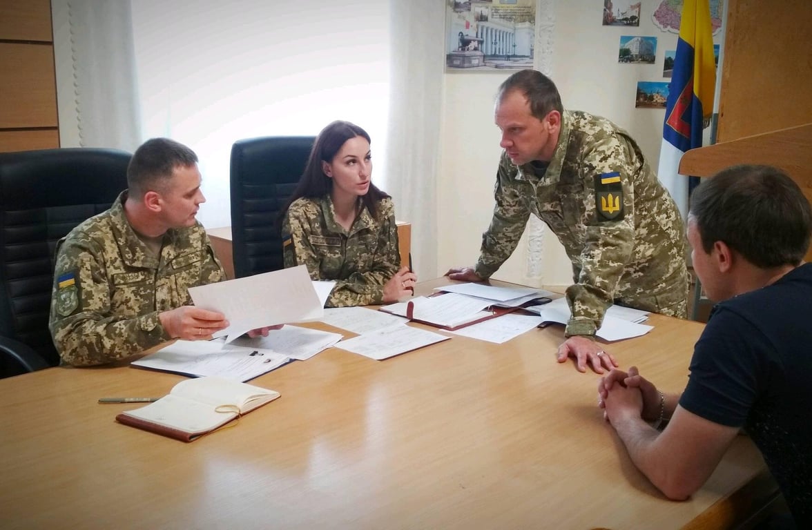 Кого можуть забронювати під час дії воєнного стану