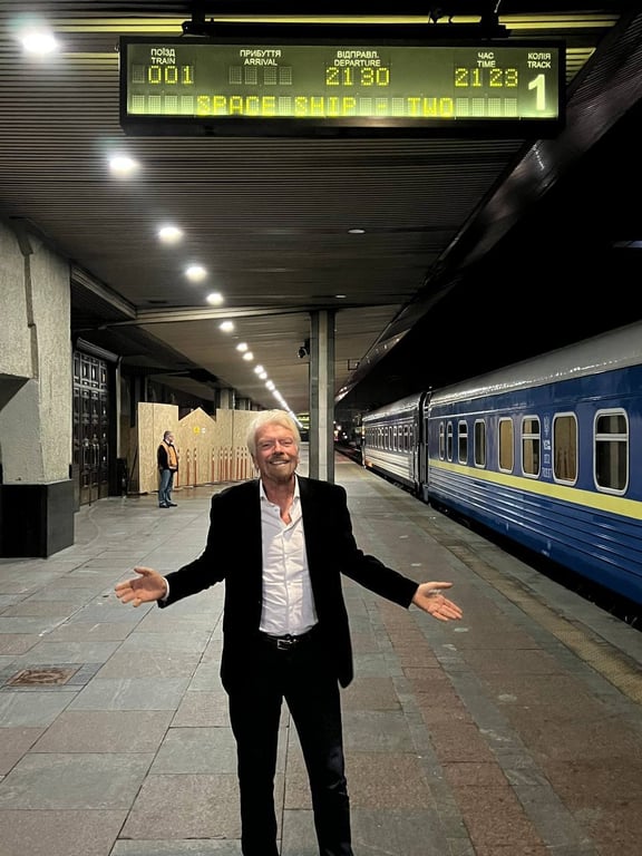 Річард Бренсон на пероні у Києві