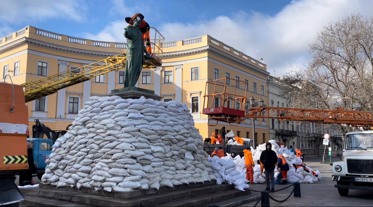 памятник Дюку