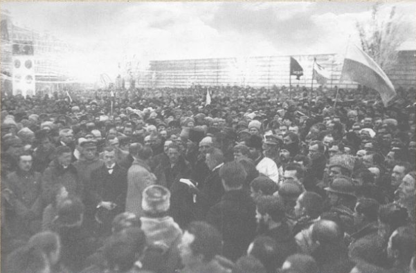 Почему на старых фото флаг Украины "перевернутый"