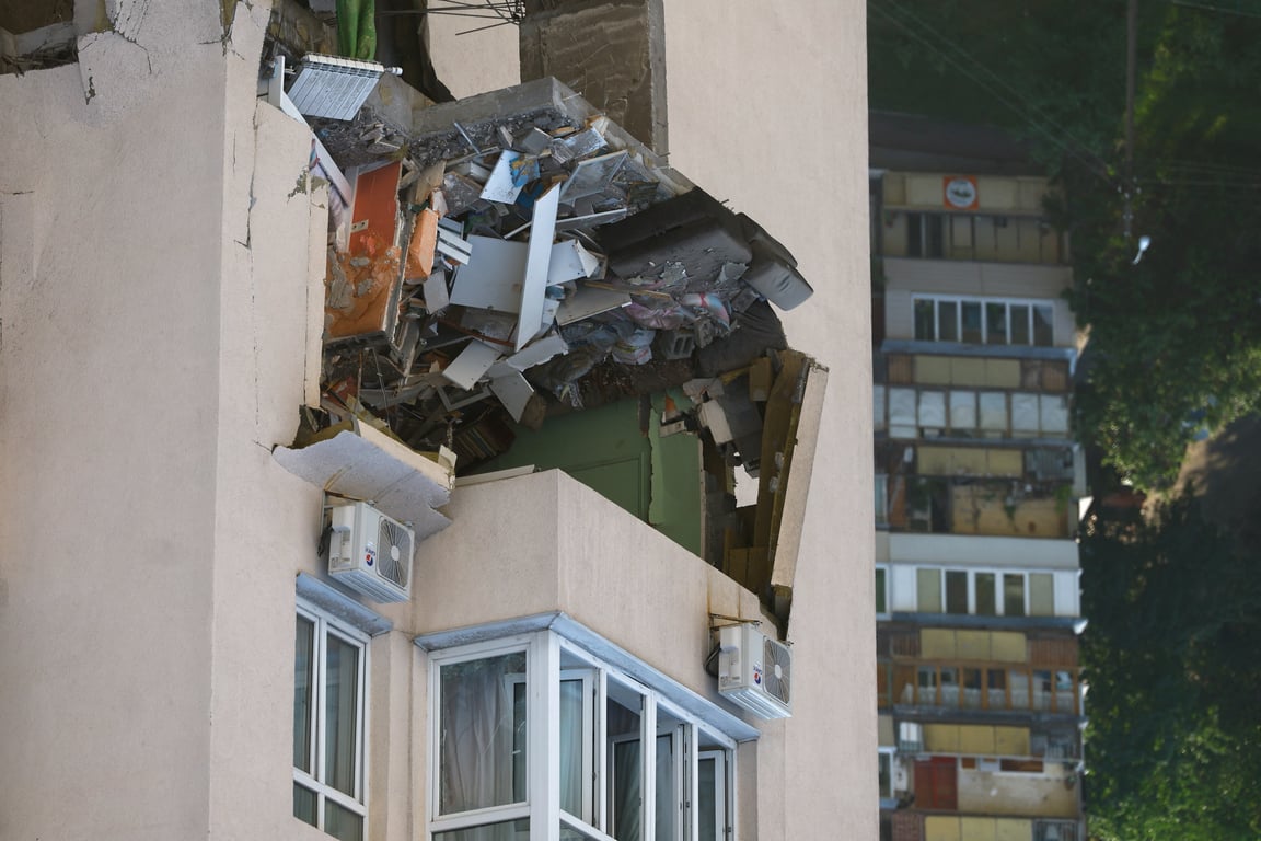Наслідки ракетної атаки на Київ 24 червня. Фото: REUTERS/Valentyn Ogirenko