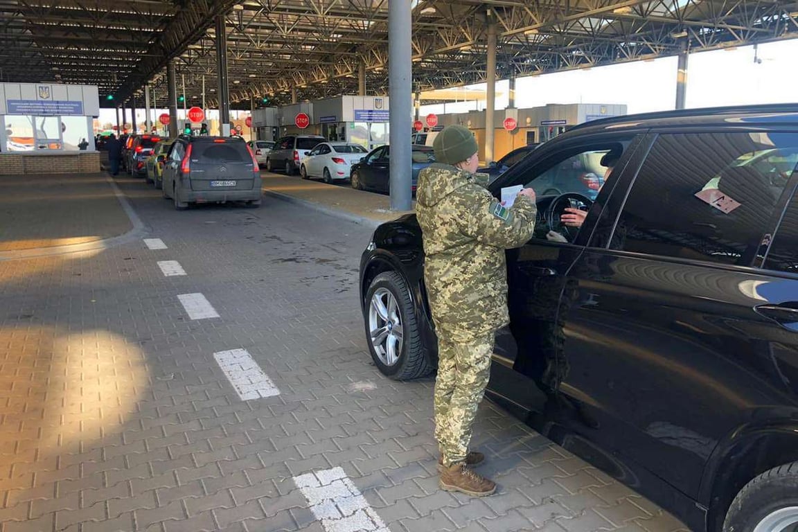 Вручение повесток на границе — что нужно знать возвращающимся в Украину