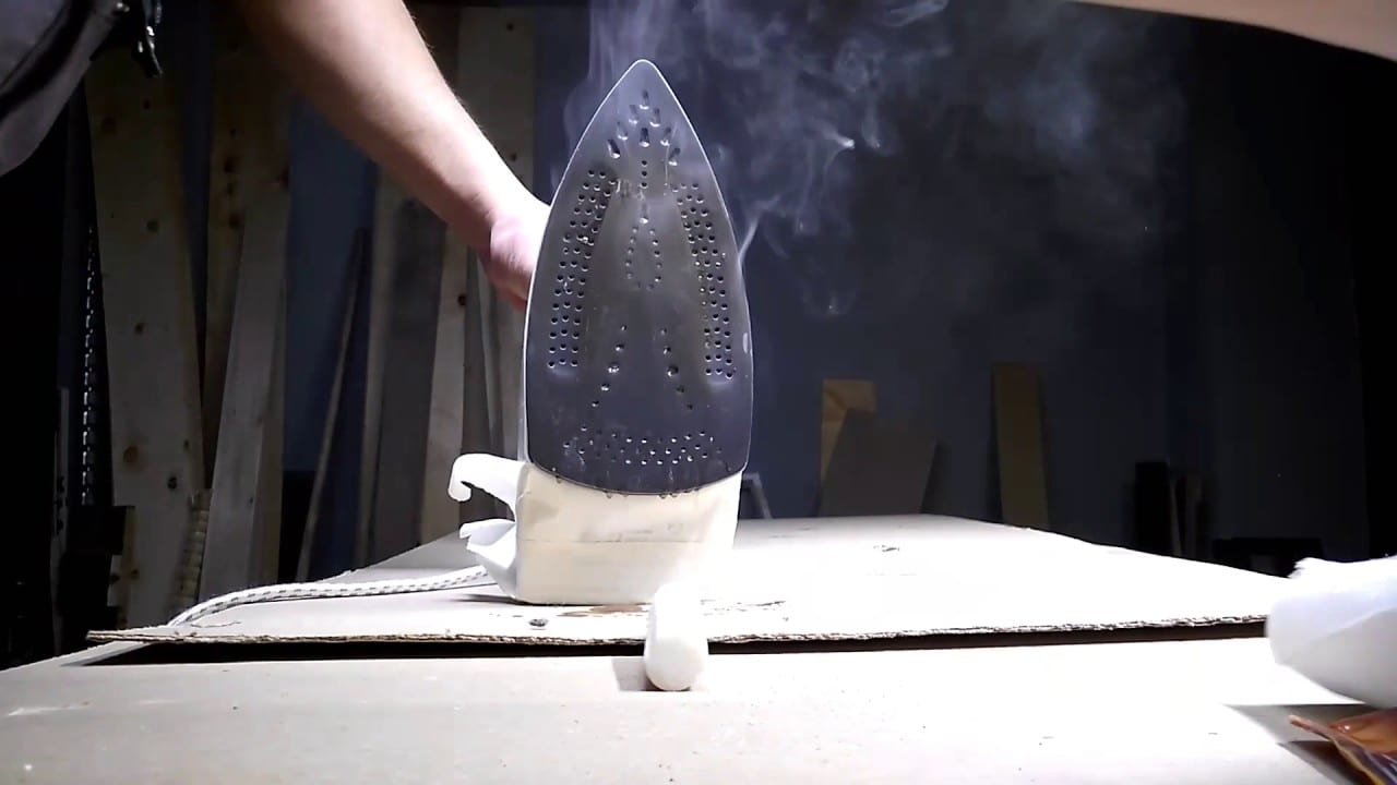 Чистка утюга солью и парафином