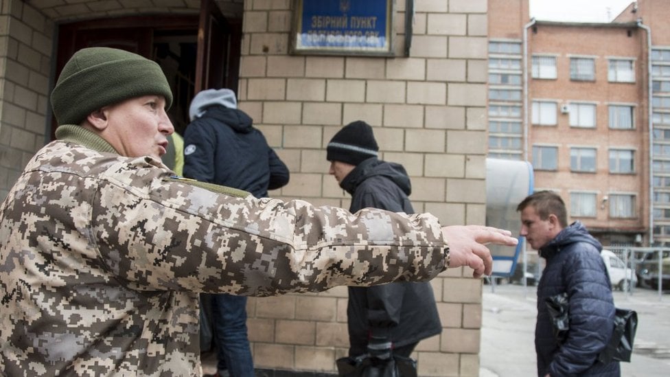 Вручення повістки — які дії є законними