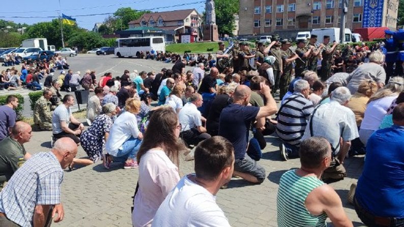 Похороны нацгвардейца, которого сбил судья на блокпосте в Киеве