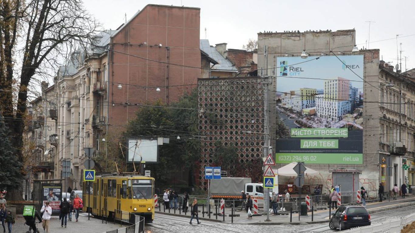 Мільйони на завершену реконструкцію вулиці: міськрада Львова виступила з поясненнями - 290x166