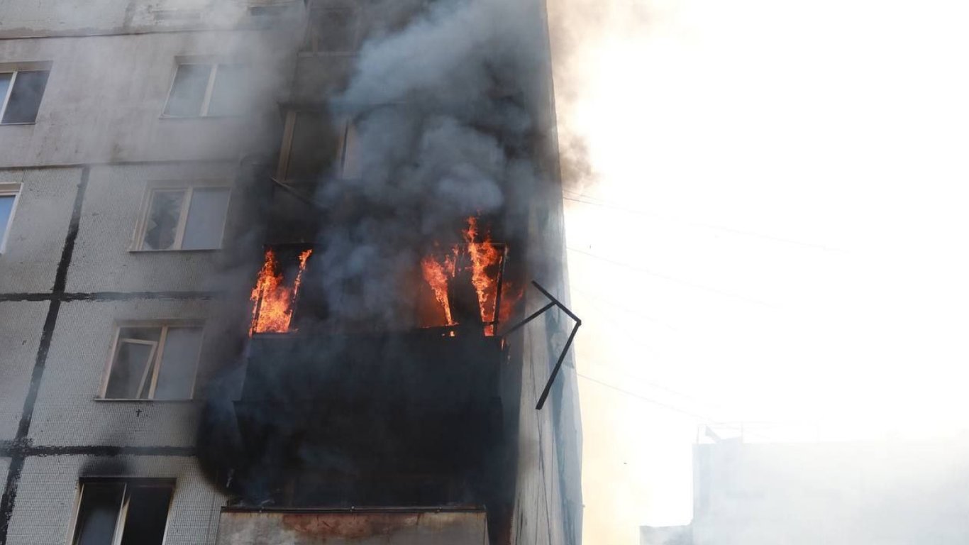 Зеленський оприлюднив момент удару ракети рф по будинку у Запоріжжі