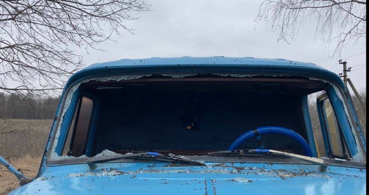 Наслідки обстрілу молоковозу на Сумщині