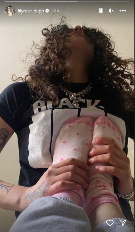 Донька Джонні Деппа влаштувала романтичну фотосесію з коханою - фото 1