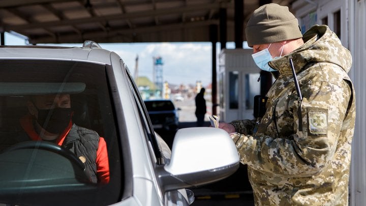 Кто может получить разрешение на выезд из страны