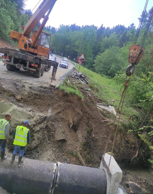 Ремонт дороги у населеному пункті Підгородці. Фото: Максим Козицький 