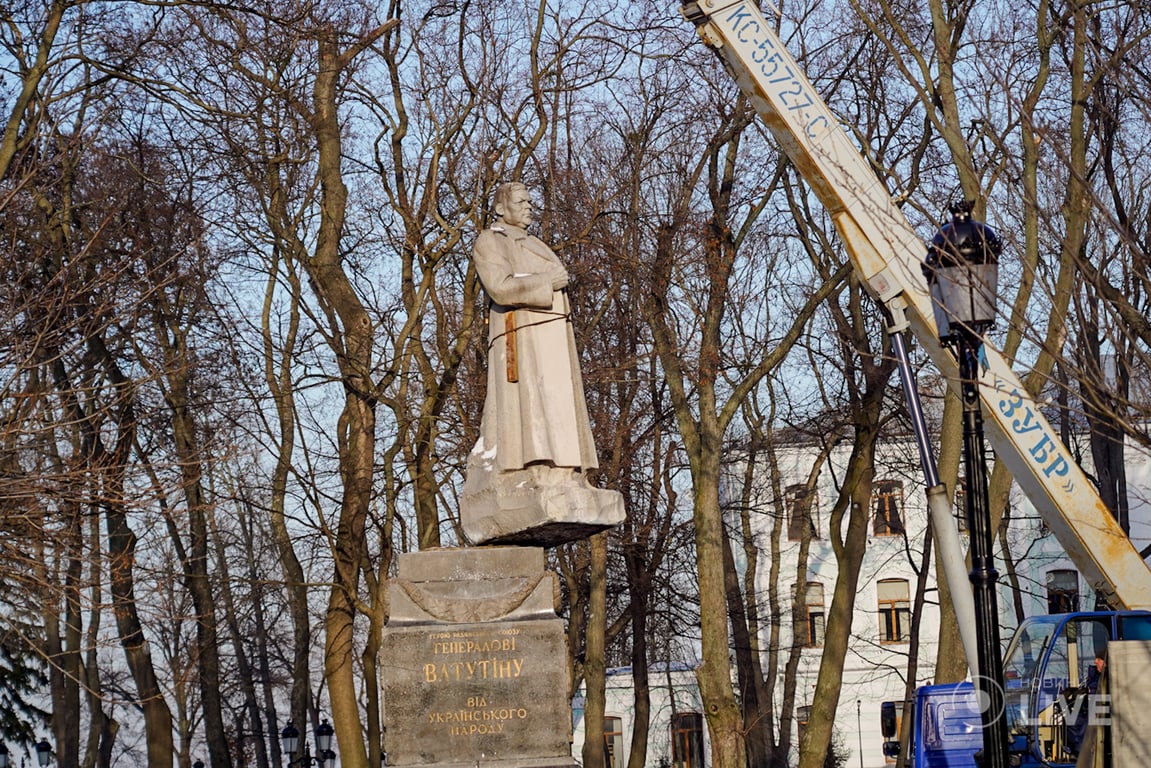 Демонтаж пам'ятника Ватутину