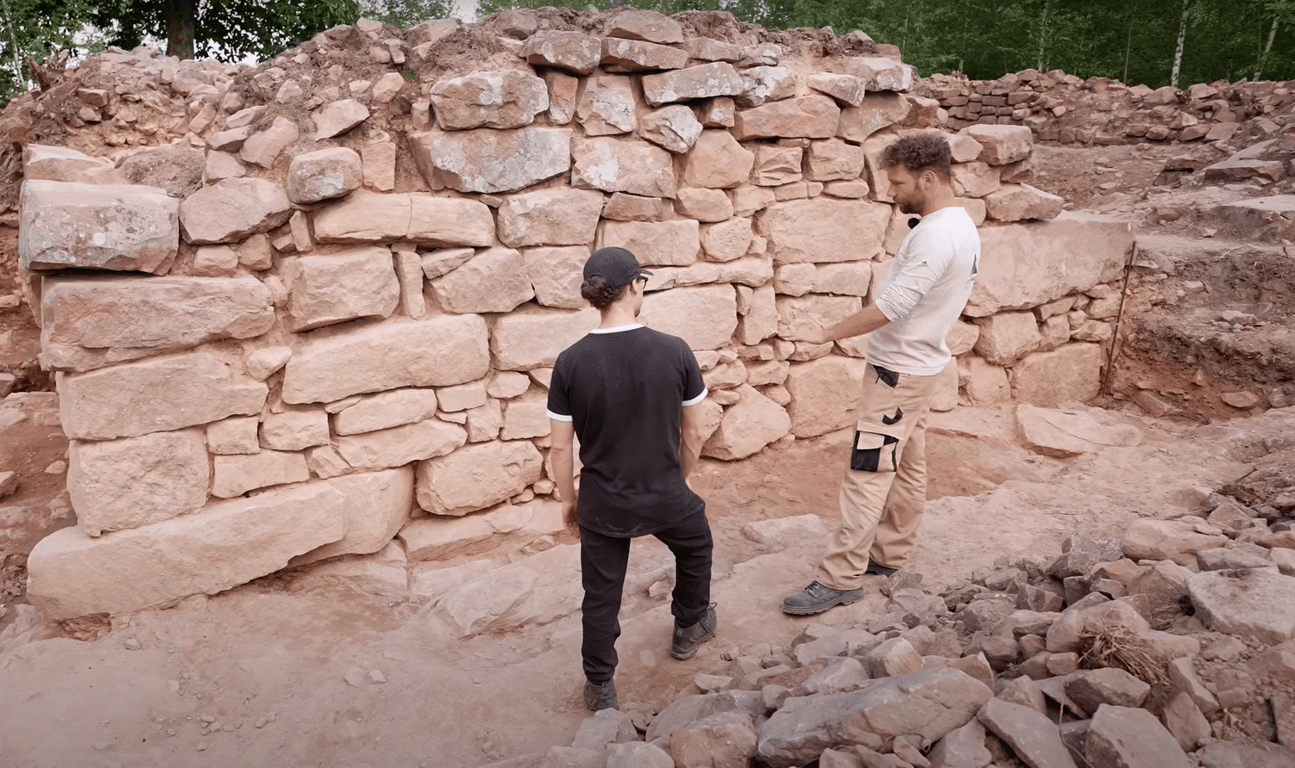 Стародавній замок Пурпуркопф, знайдений у Франції