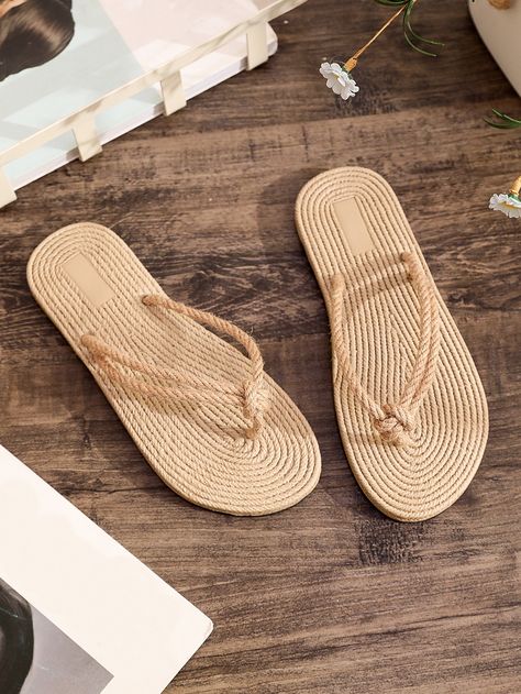 Шльопанці з плетеними ремінцями