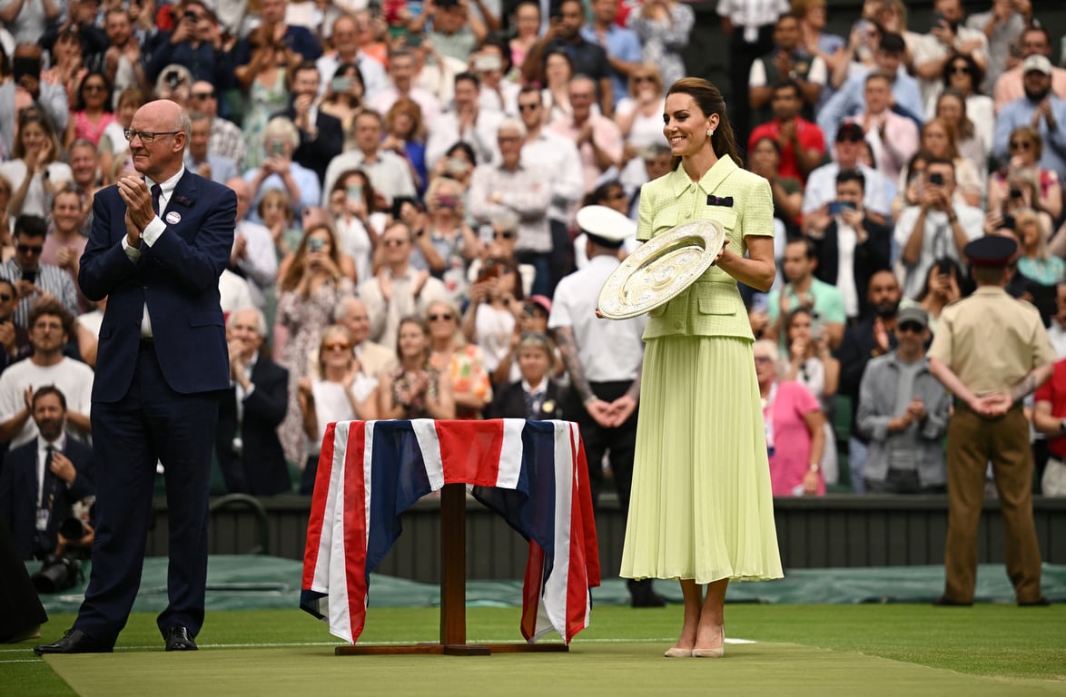Витончена Кейт Мідллтон роздала трофеї в особливих прикрасах - фото 4