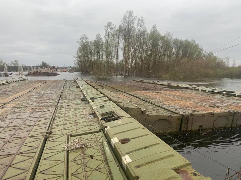 Понтонная переправа в Киевской области