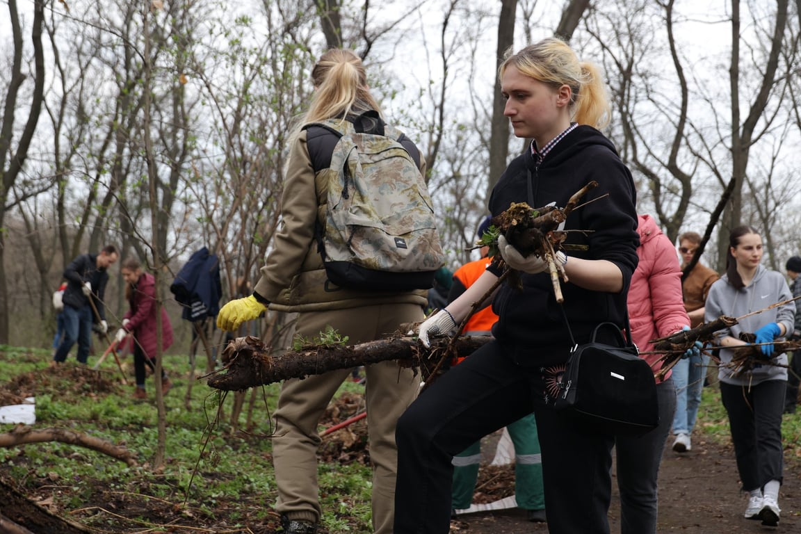 прибирання на Аскольдовій могилі