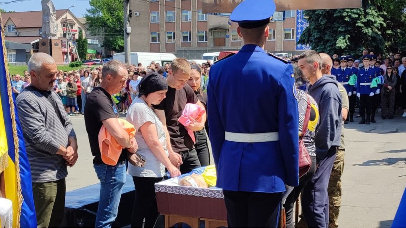 В Черкасской области похоронили нацгвардейца, которого сбил судья