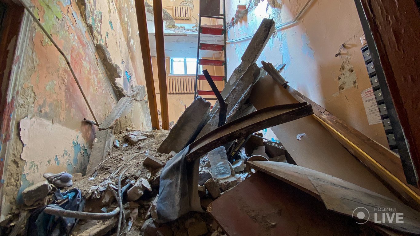 Разрушенный дом на Жилянской