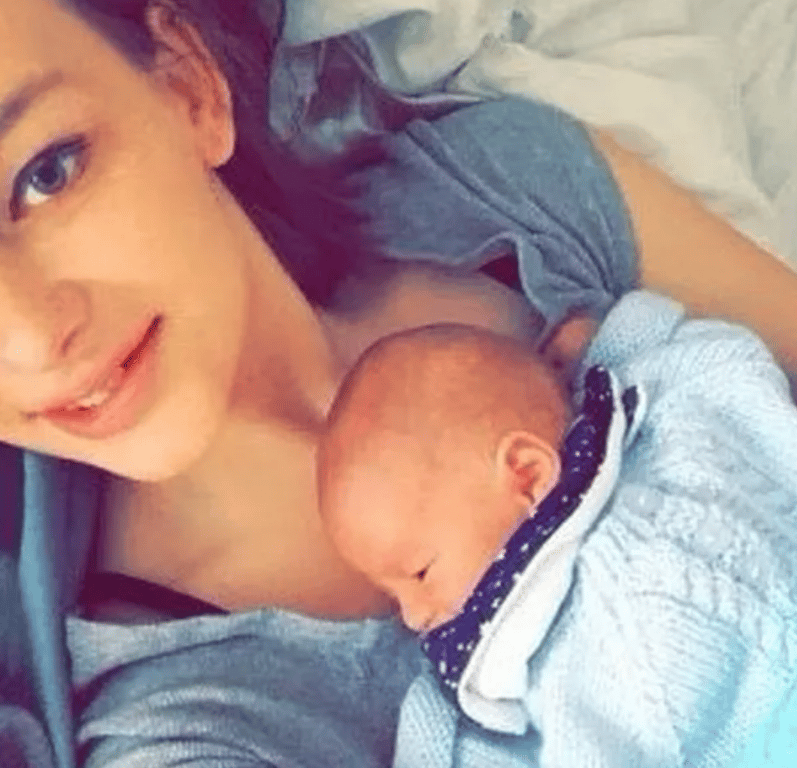 Женщина в Великобритании, потерявшая зубы во время беременности.