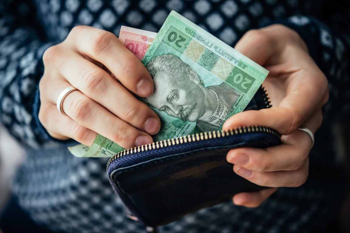 Чому не можна позичати гроші