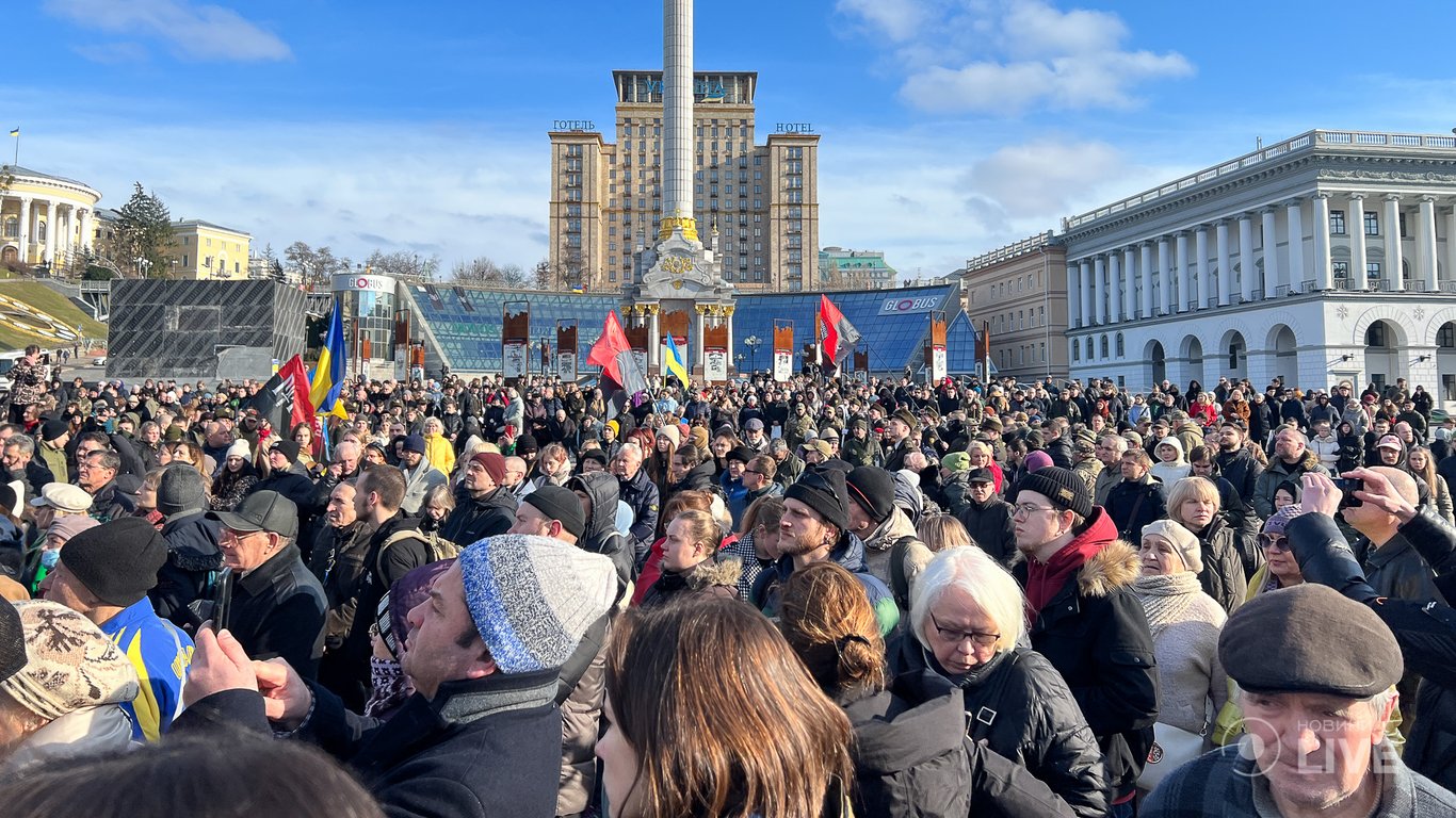 Прощання з Да Вінчі на Майдані Незалежності