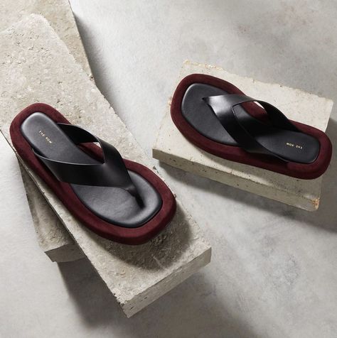 В'єтнамки на масивній підошві та з квадратним носком