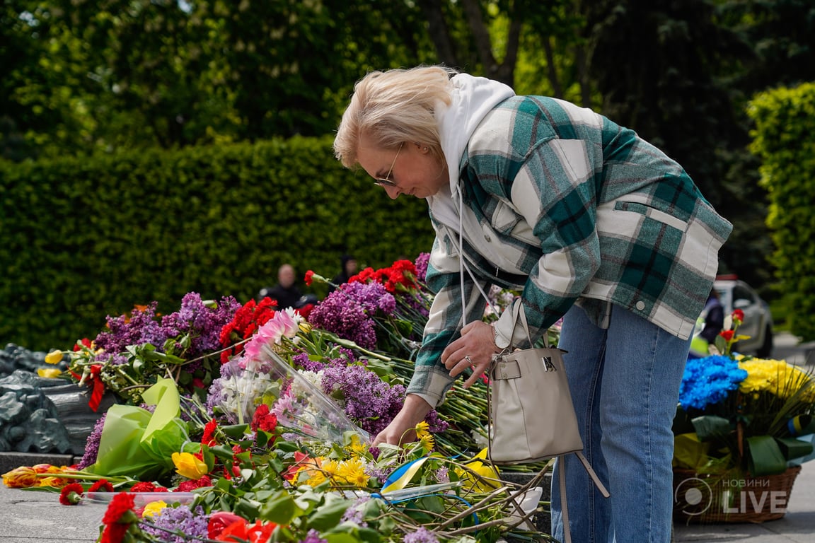 покладання квітів 9 травня в Києві