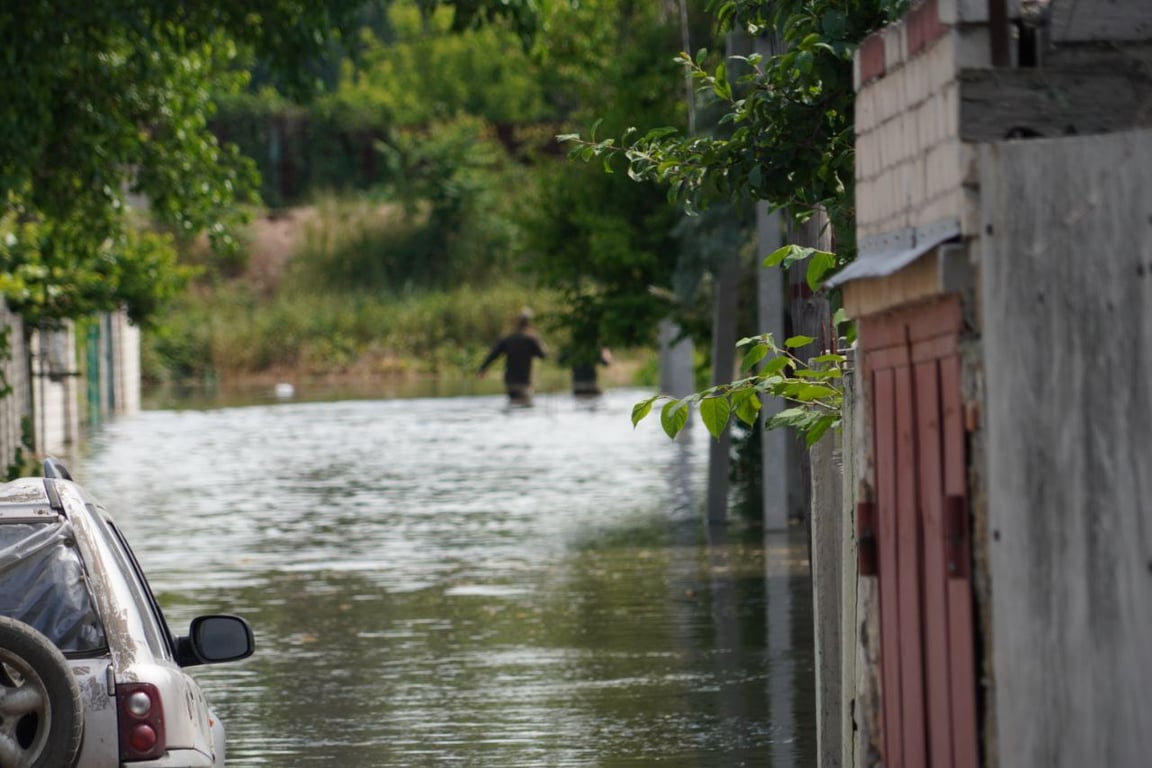 Затоплены улицы в Херсоне, 6 июня 2023г. Фото: Новости. LIVE
