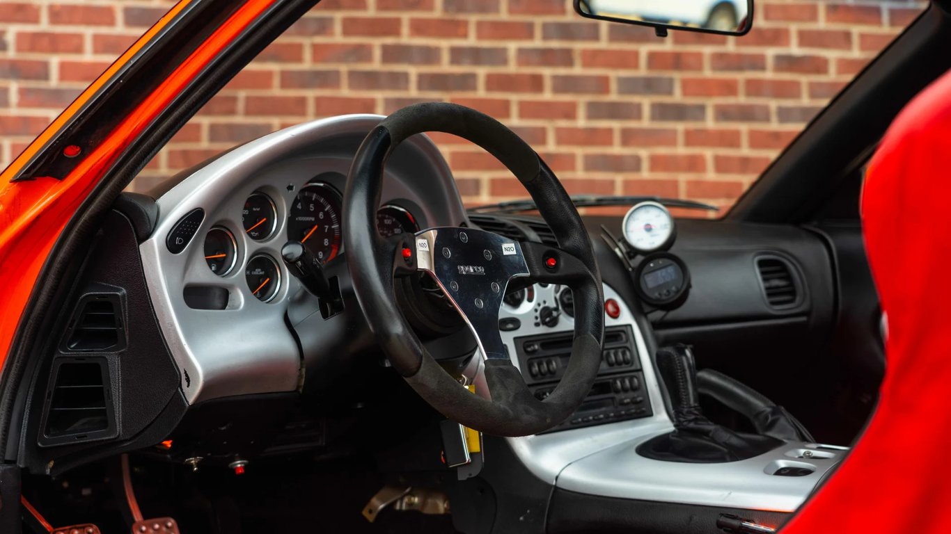 На продажу выставили культовый спорткар Mazda из фильма "Форсаж"