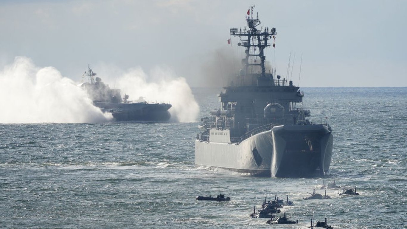 военный корабль россии в море