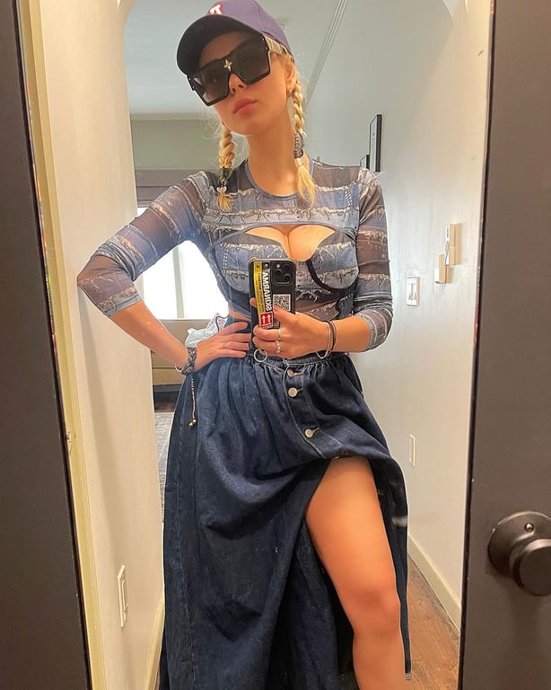 Аліна Гросу вразила прихильників розкішним декольте - фото 2