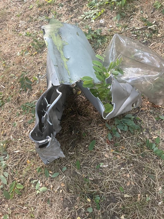 Одесити знаходять уламки дронів та ракет по місту. Фото: соцмережі