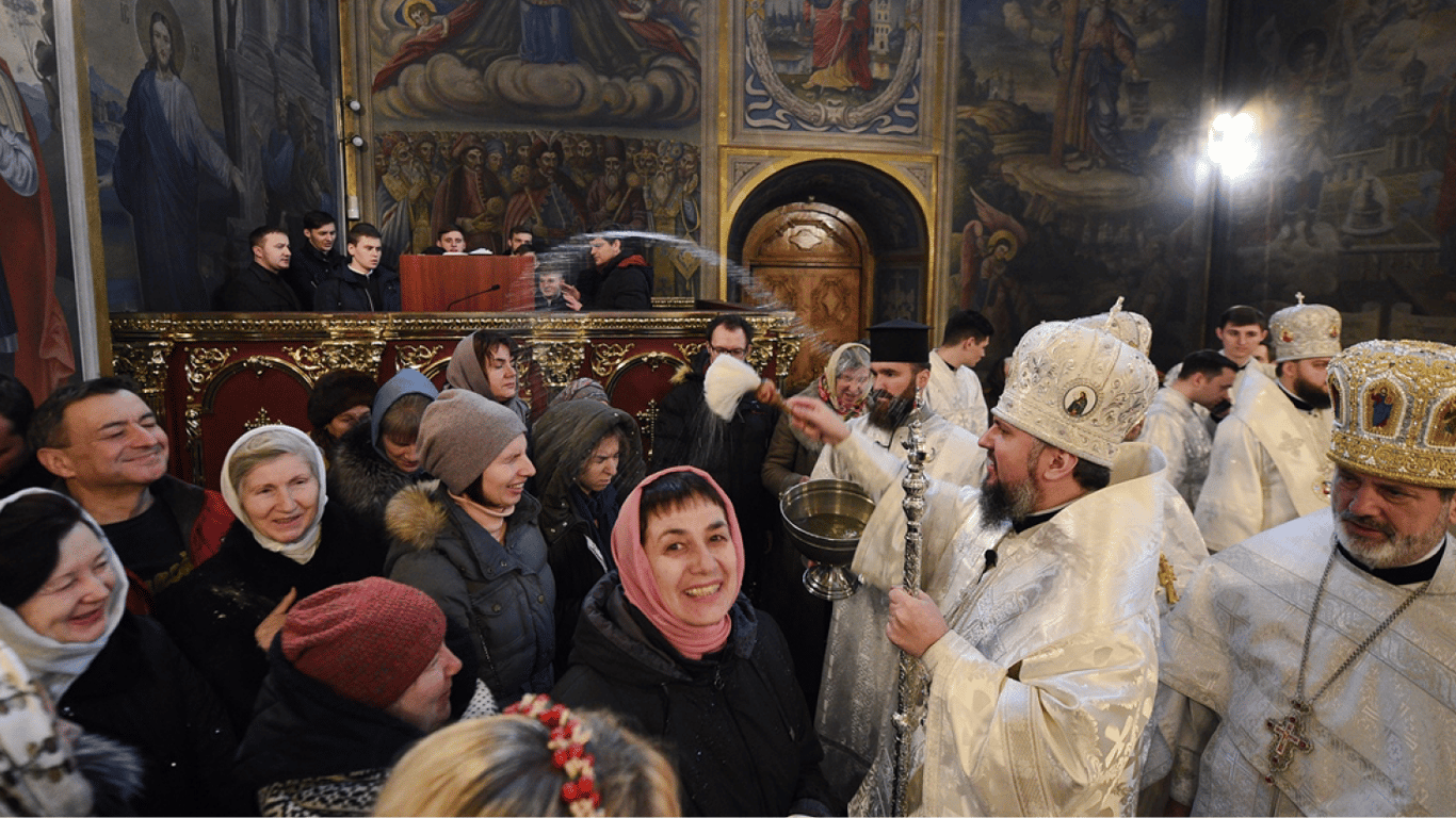 Можно стирать в сочельник 18 января. Можно стирать в сочельник 18 января. Крещенский сочельник голодный вечер 18 января. Сочельник 18. Великое освящение воды надпись.