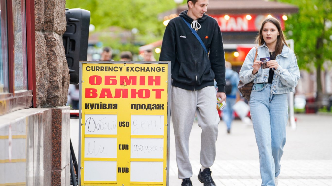 Курс валют в Україні — скільки коштують долар та євро 26 травня