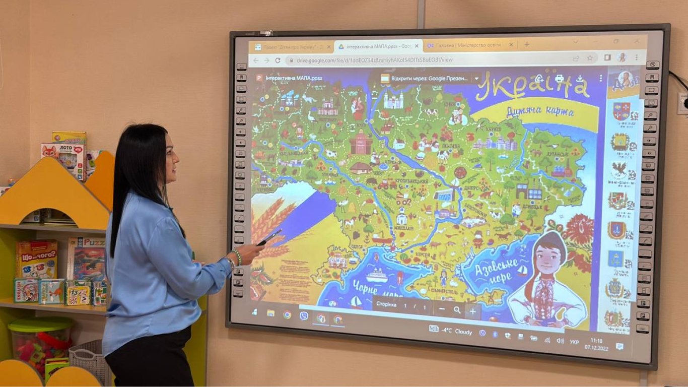 Более 30% украинских школ этого учебного года работают исключительно дистанционно