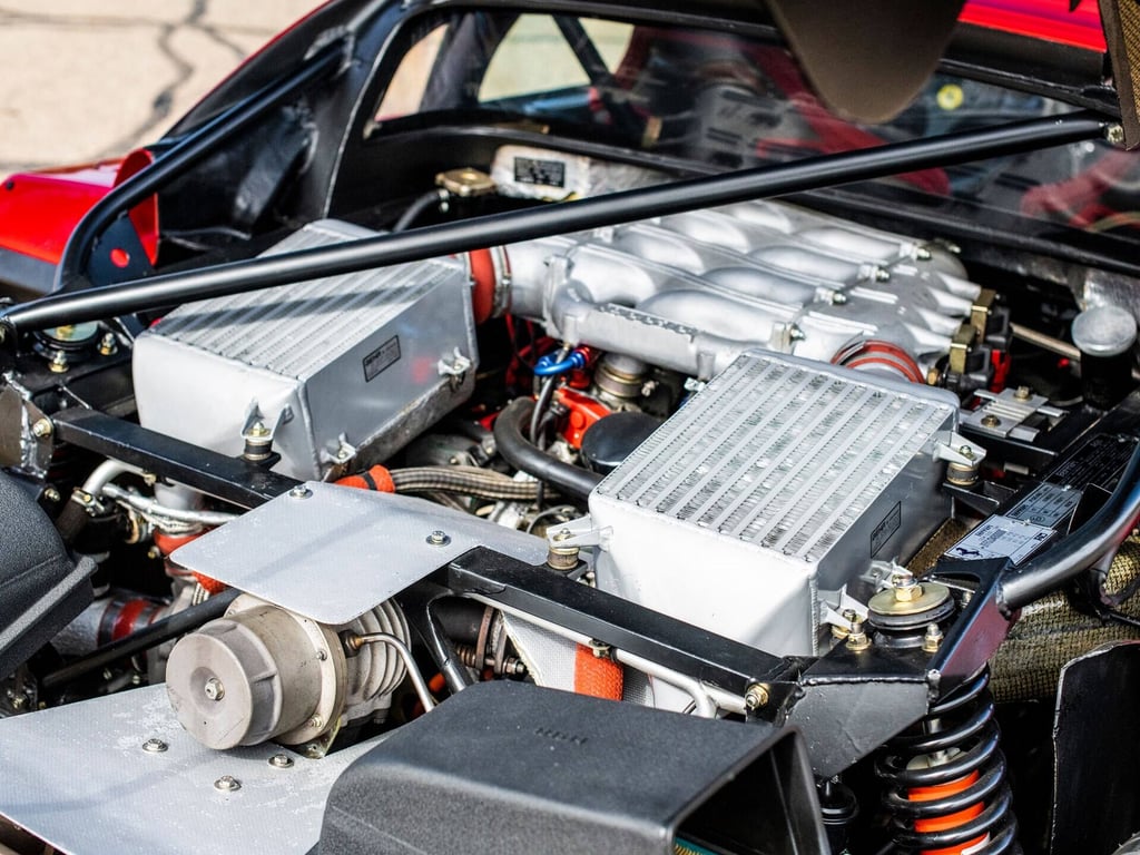 Які характеристики має Ferrari F40