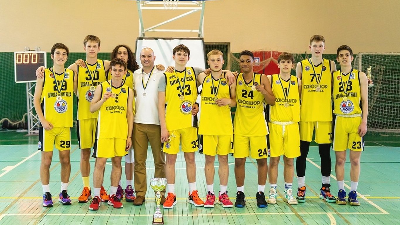 Одеські баскетболісти стали переможцем у всеукраїнській лізі - 290x166