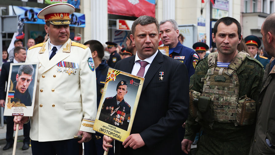 Захарченко з портретом Мотороли у Донецьку 9 травня 2017 року