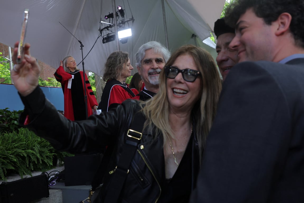 З Канн у Гарвард: Том Генкс отримав докторський ступінь - фото 4